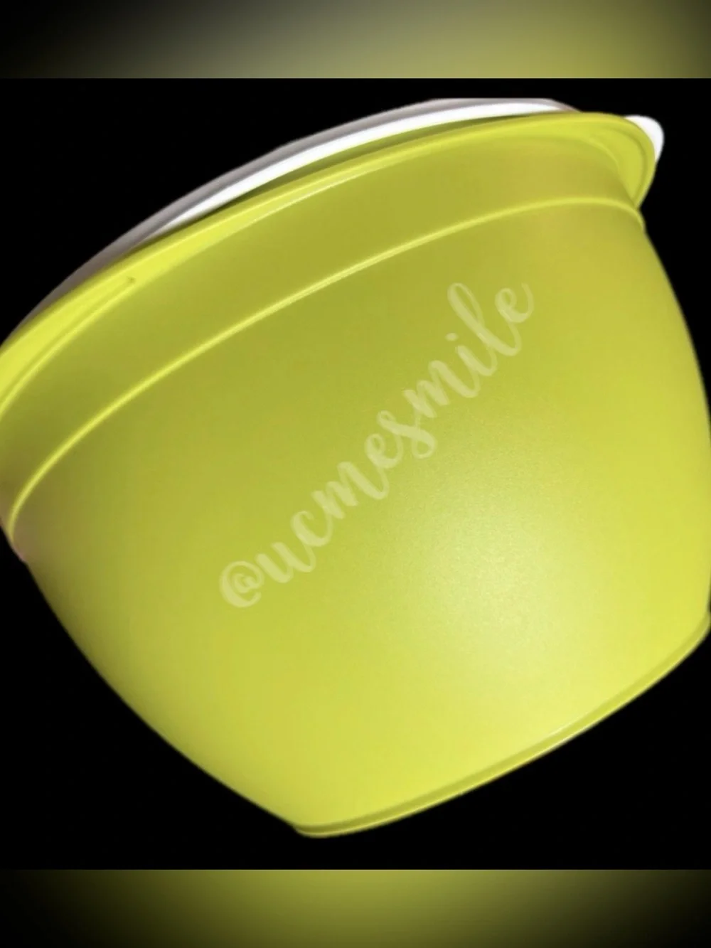 Tupperware Aloha Green Maxi Bowl with flower lid Design